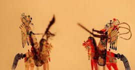 Read more about the article 皮影戏，用兽皮、纸板与乐器，承载了民俗文化传播的重任