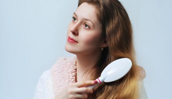 Combing hair in the morning is a more indispensable way to maintain health than washing your face