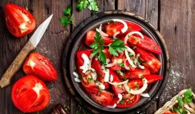 Exploring the nutritional value of tomatoes and their impact on spleen and stomach health