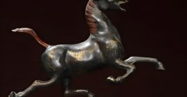 Read more about the article 马踏飞燕，被誉为中国旅游标志，是古代青铜艺术中的巅峰之作