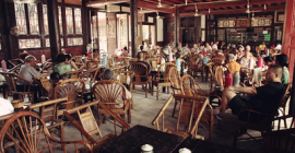 Read more about the article 四川茶馆里的茶文化与闲聊艺术