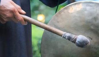 谁在夜里打更？一段即将消失的街头声音记忆