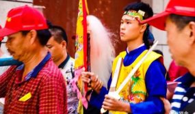 闽南乩童：民间信仰与神灵附体的仪式